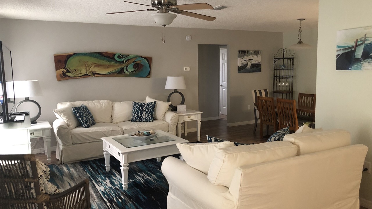 Photo of Livingroom in Indian Waters