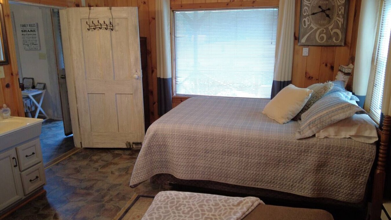 Photo of Bedroom in Burks Fork