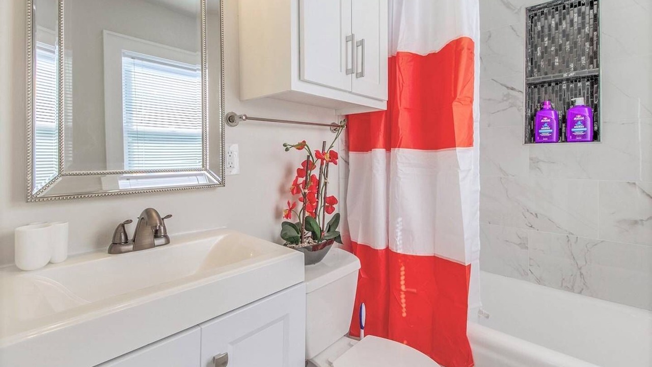 Photo of Bathroom in Lincoln Terrace