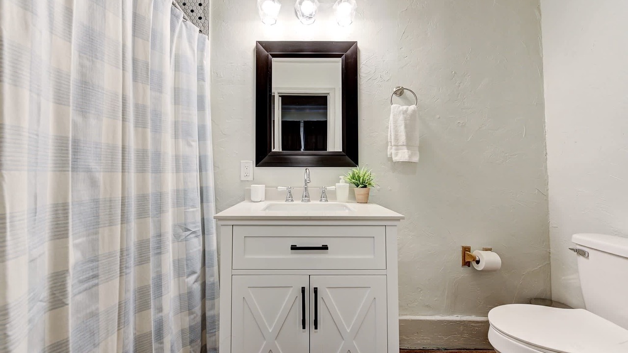 Photo of Bathroom in Lincoln Terrace