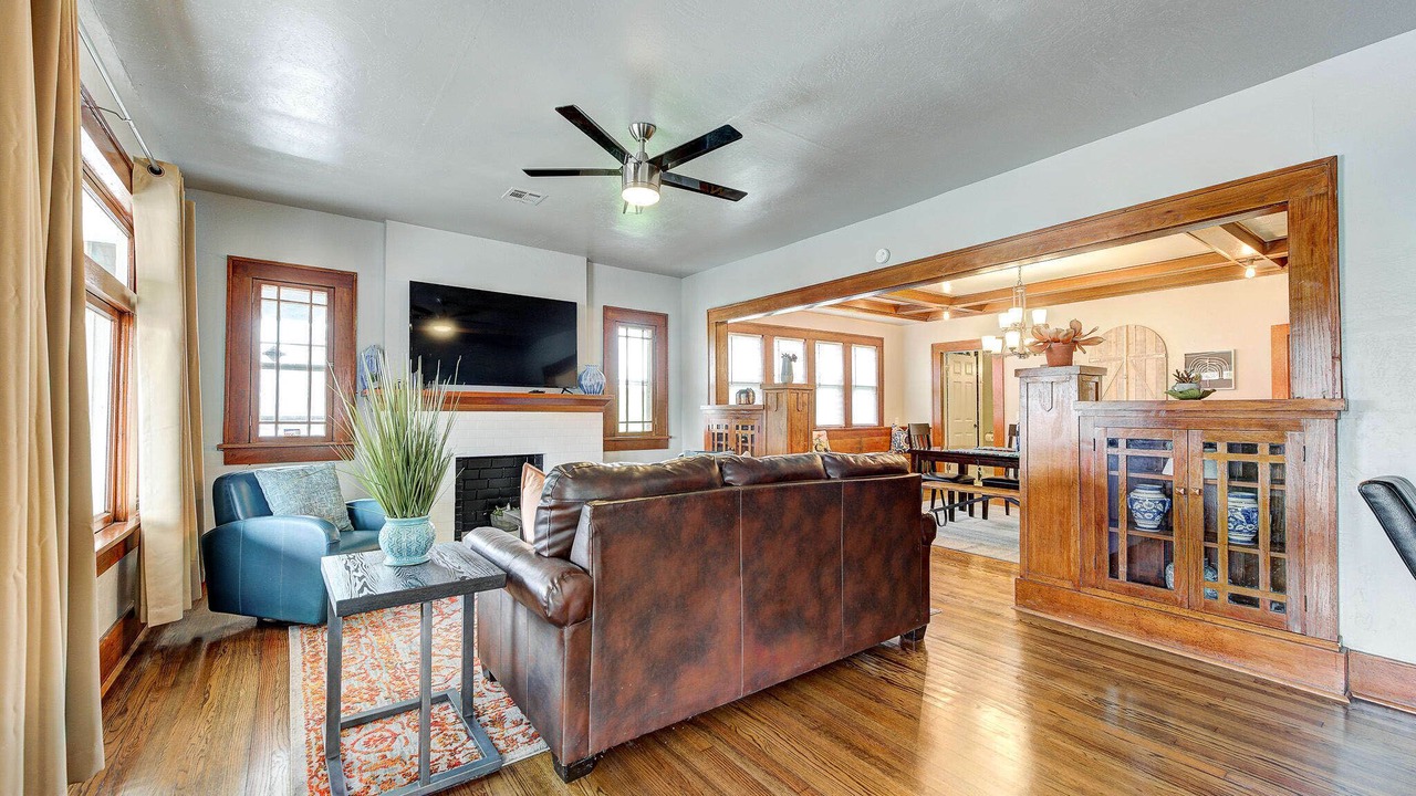 Photo of Livingroom in Asian District