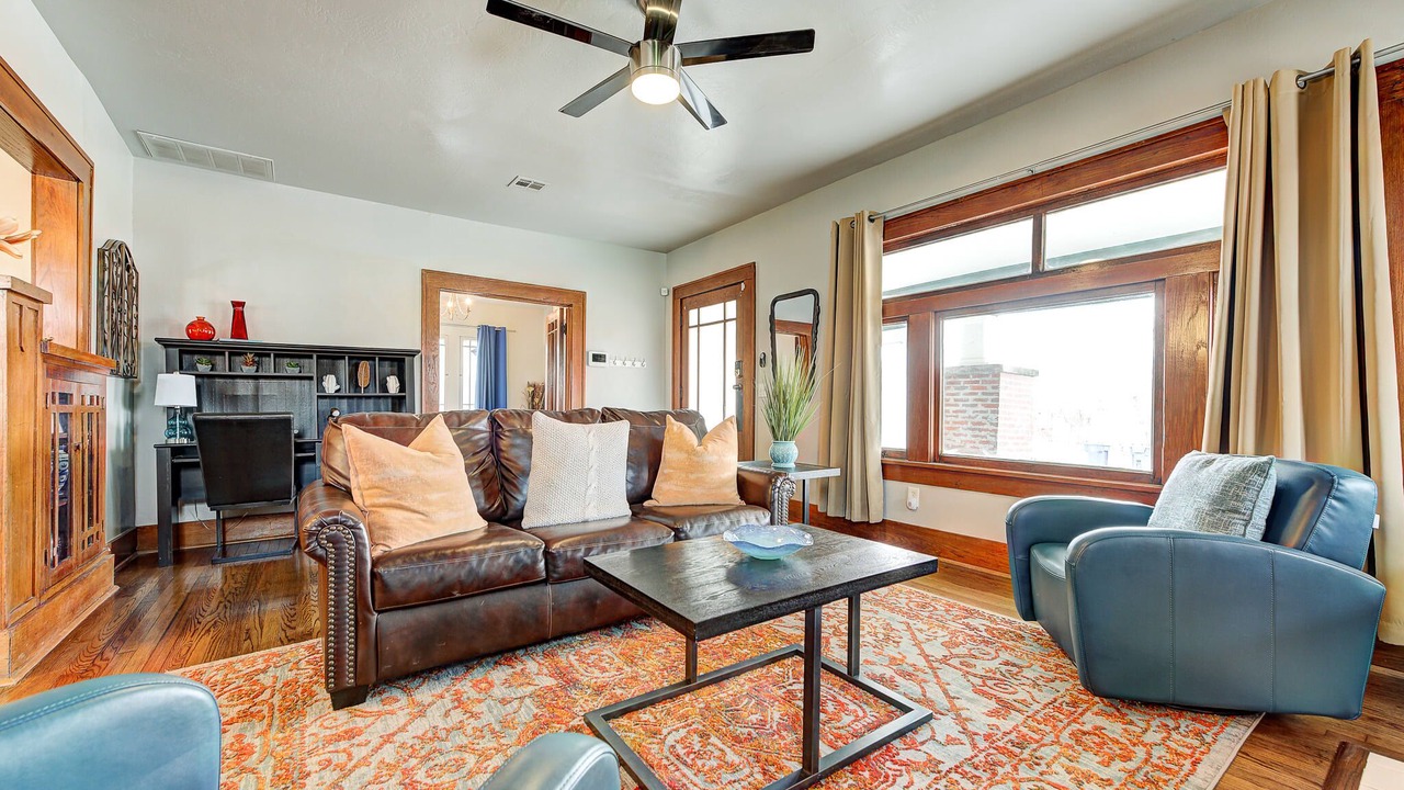 Photo of Livingroom in Asian District