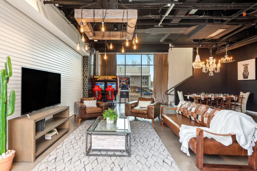 Photo of Livingroom in East Cesar Chavez