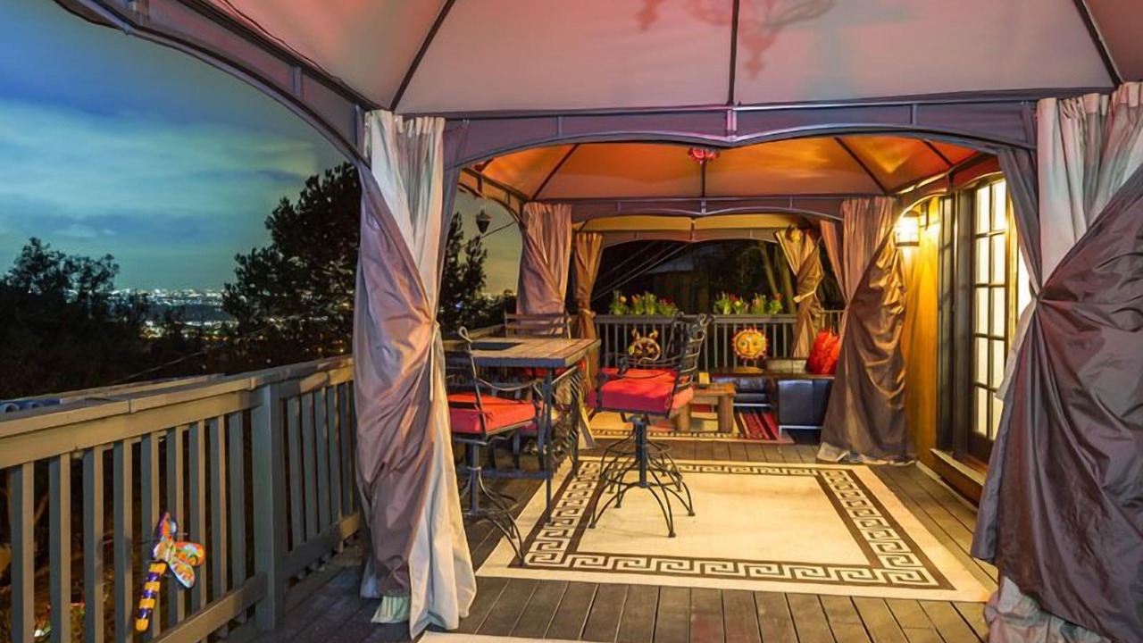 Photo of Outdoor in Hollywood Hills West