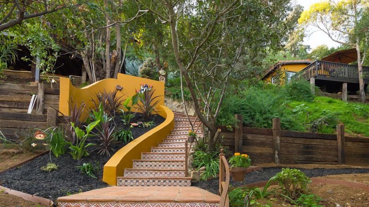 Photo of Others in Hollywood Hills West