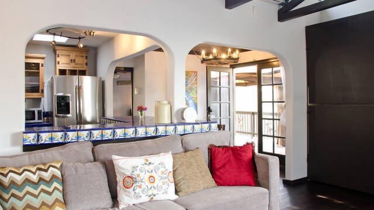 Photo of Livingroom in Hollywood Hills West