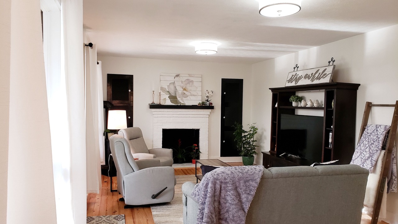 Photo of Livingroom in Weaverville