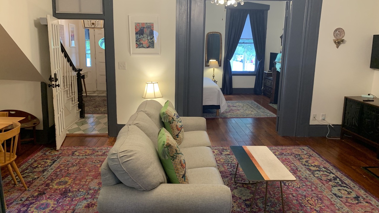 Photo of Livingroom in Historic District - North