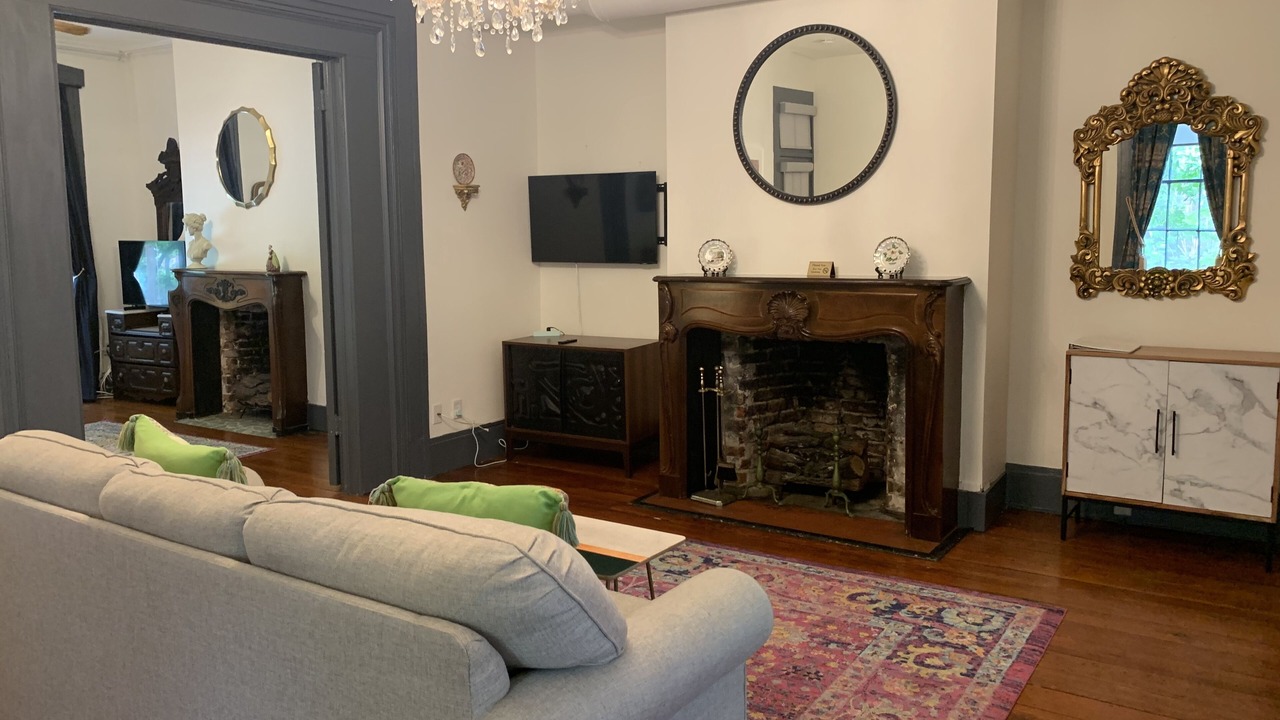 Photo of Livingroom in Historic District - North