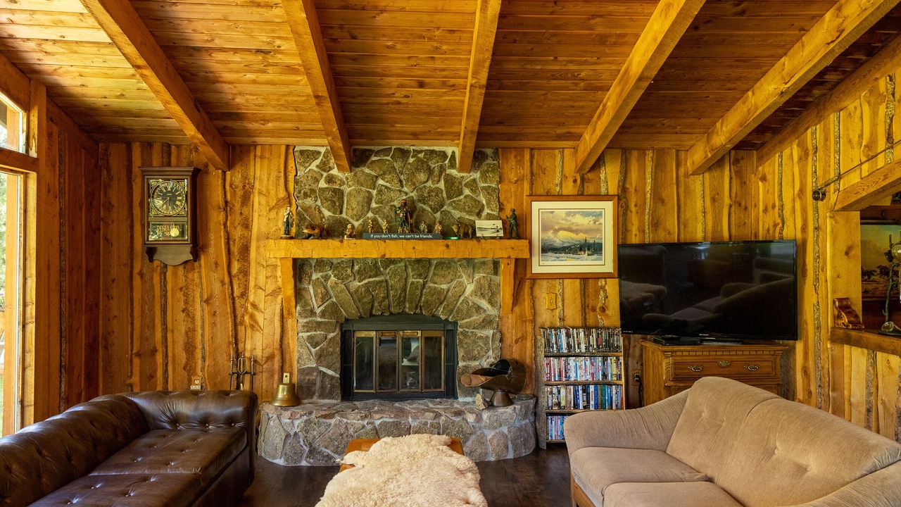 Photo of Livingroom in Cooke City-Silver Gate