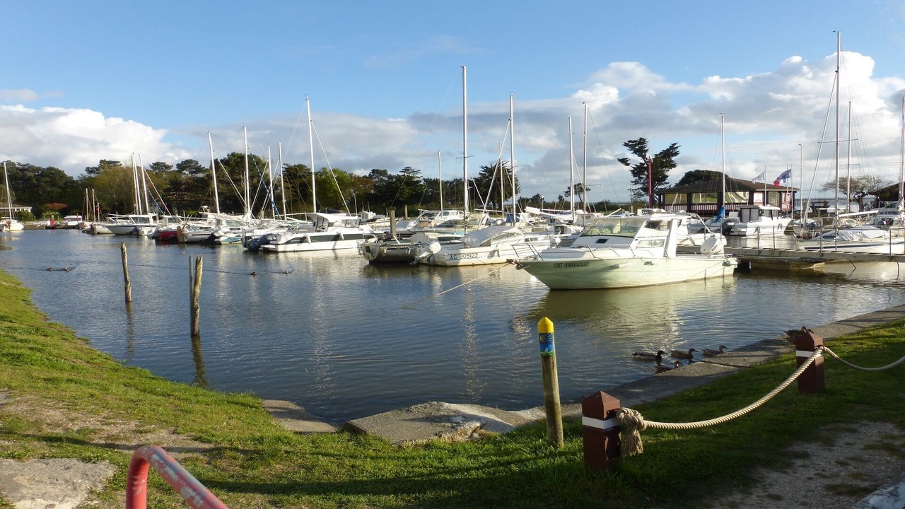 Photo of Others in Lanton