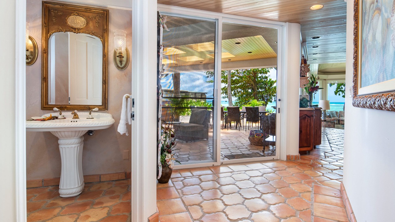 Photo of Bathroom in Waimanalo Beach