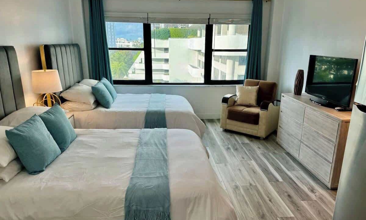 Photo of Bedroom in Mid Beach