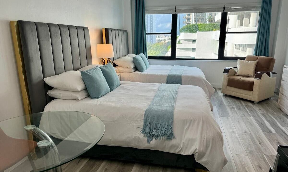 Photo of Bedroom in Mid Beach