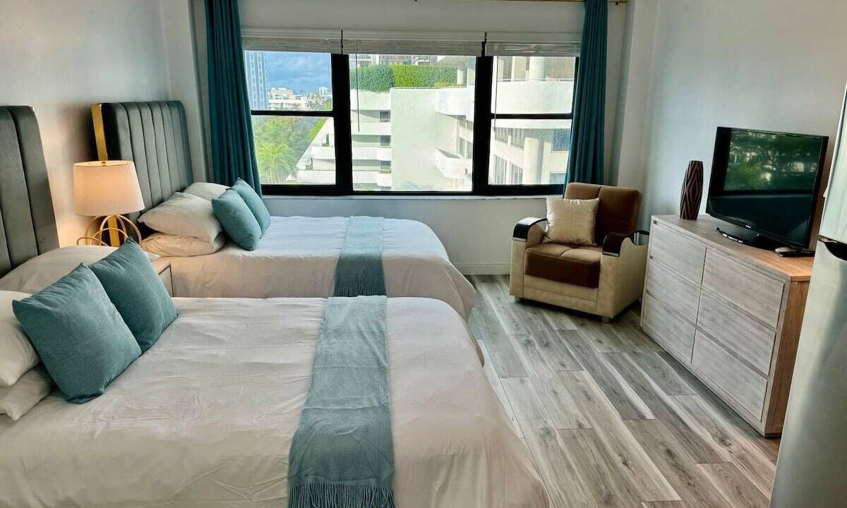 Photo of Bedroom in Mid Beach