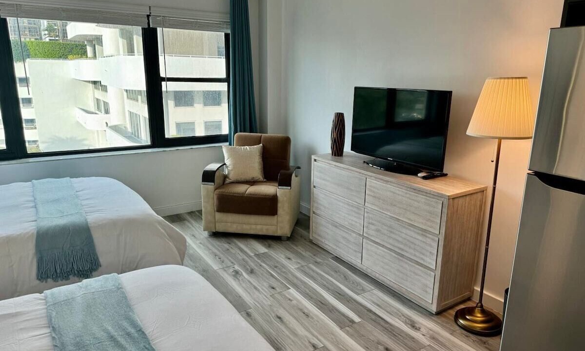 Photo of Bedroom in Mid Beach