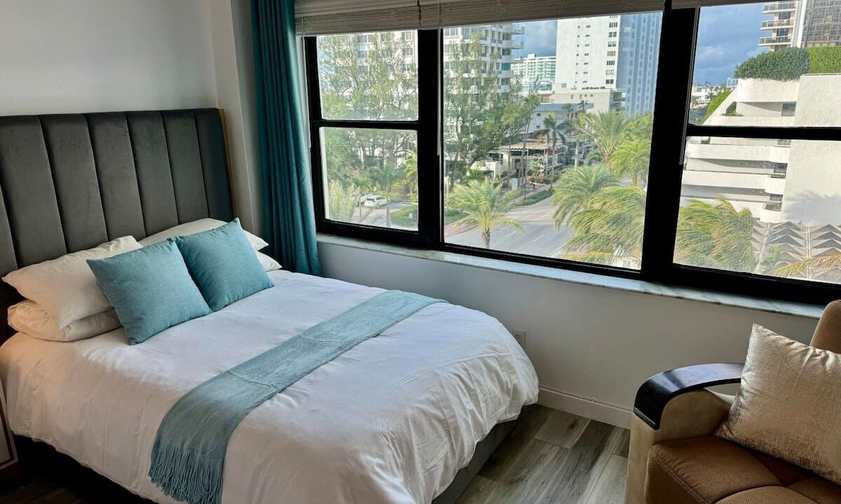 Photo of Bedroom in Mid Beach