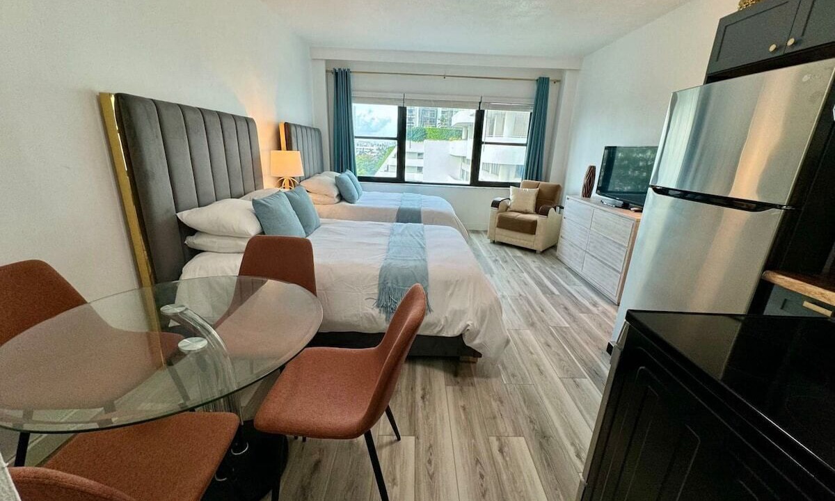 Photo of Others in Mid Beach