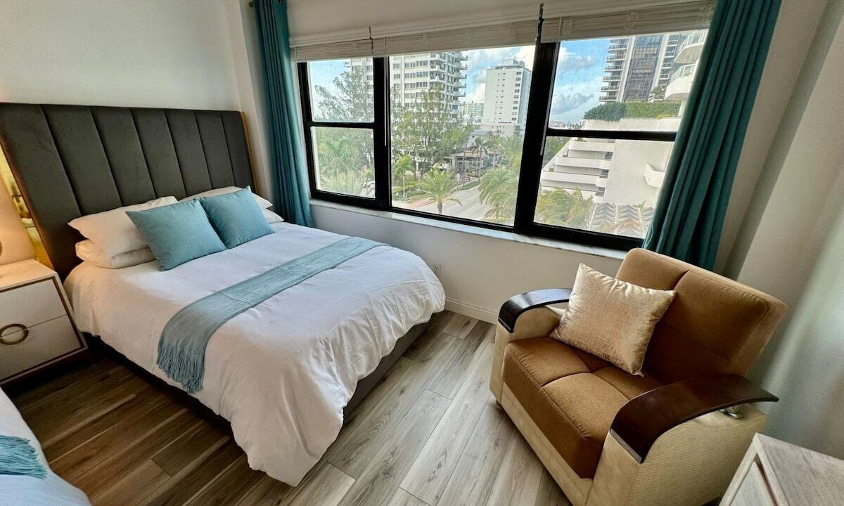 Photo of Bedroom in Mid Beach