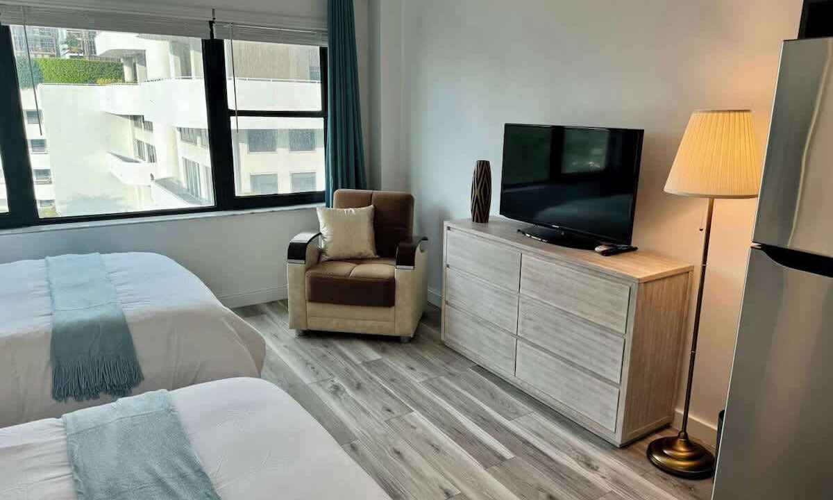 Photo of Bedroom in Mid Beach