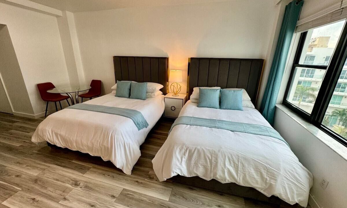 Photo of Bedroom in Mid Beach