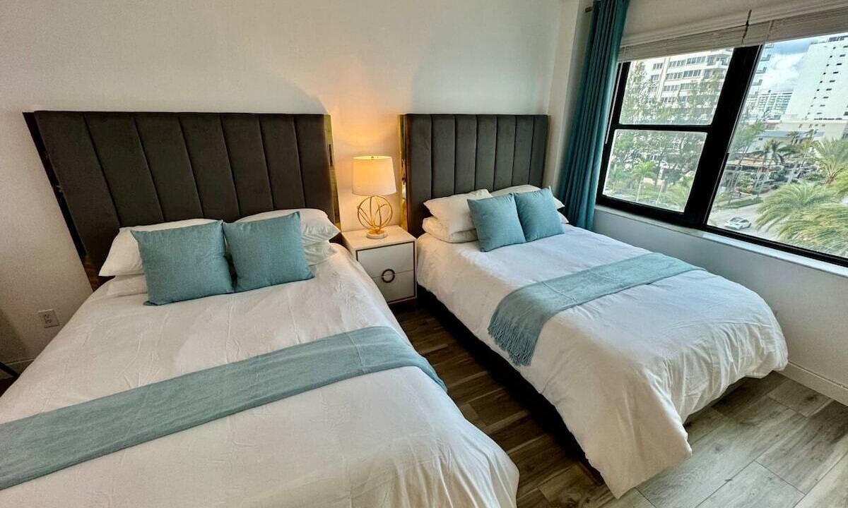 Photo of Bedroom in Mid Beach