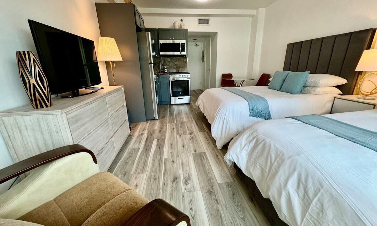 Photo of Bedroom in Mid Beach