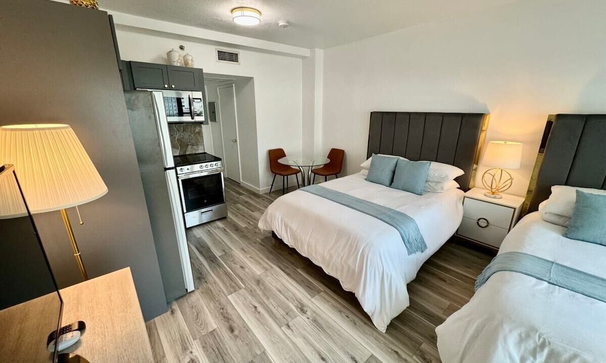 Photo of Bedroom in Mid Beach