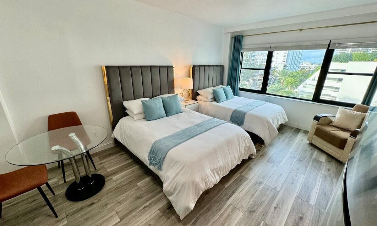 Photo of Bedroom in Mid Beach