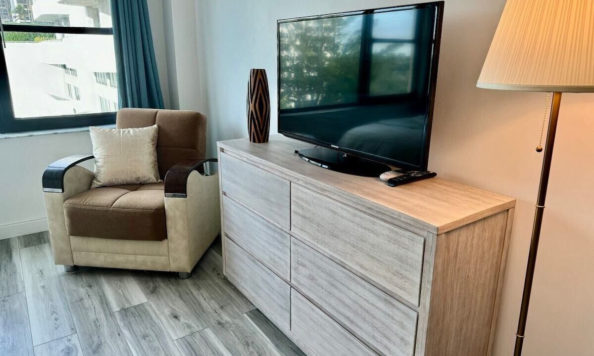 Photo of Livingroom in Mid Beach