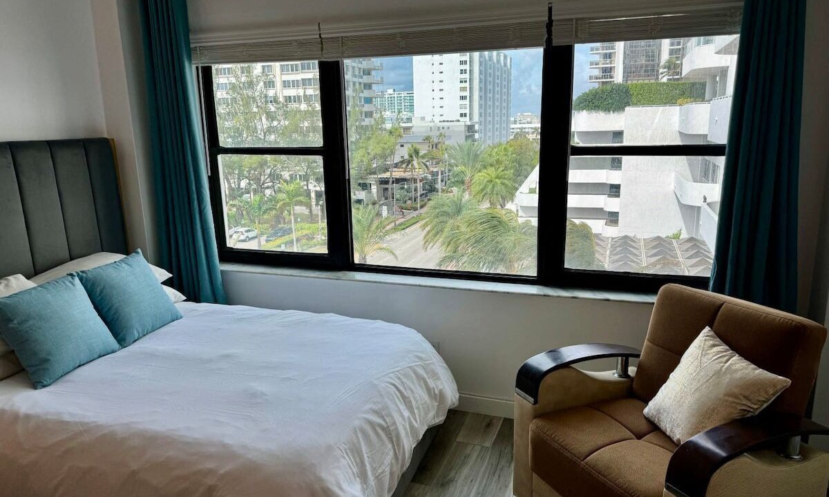 Photo of Bedroom in Mid Beach