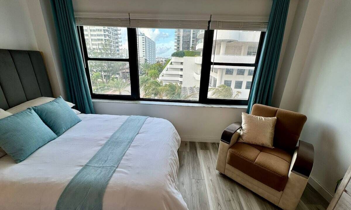 Photo of Bedroom in Mid Beach