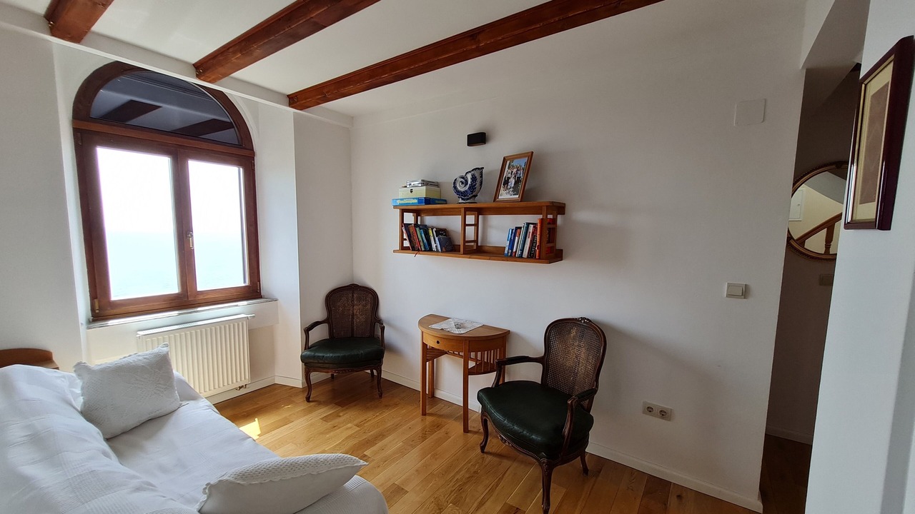 Photo of Bedroom in Pile