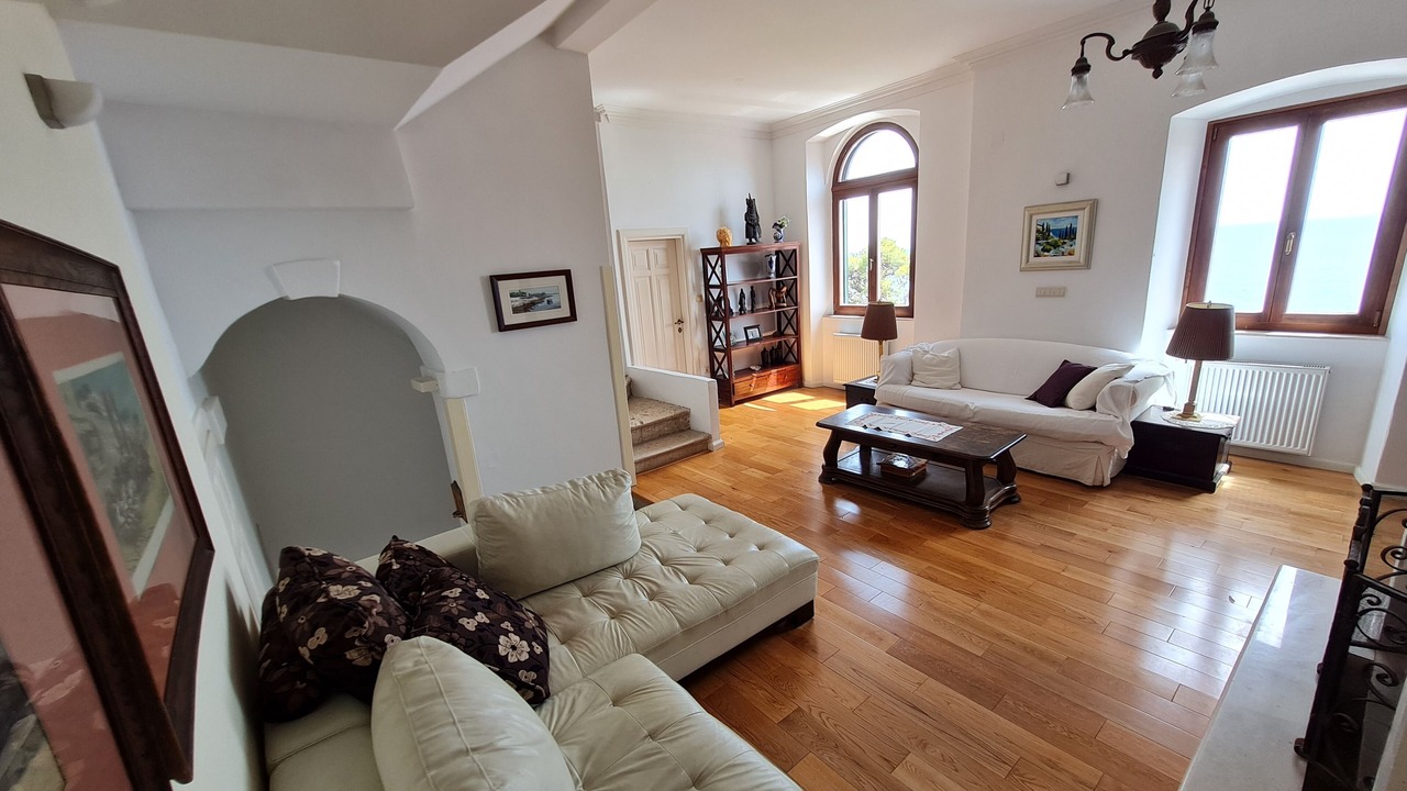 Photo of Livingroom in Pile
