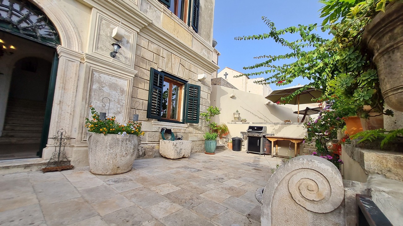 Photo of Patio Balcony in Pile