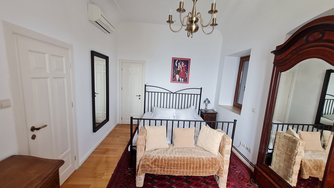 Photo of Bedroom in Pile