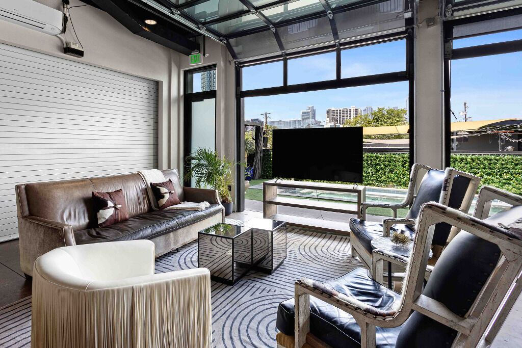 Photo of Livingroom in East Cesar Chavez