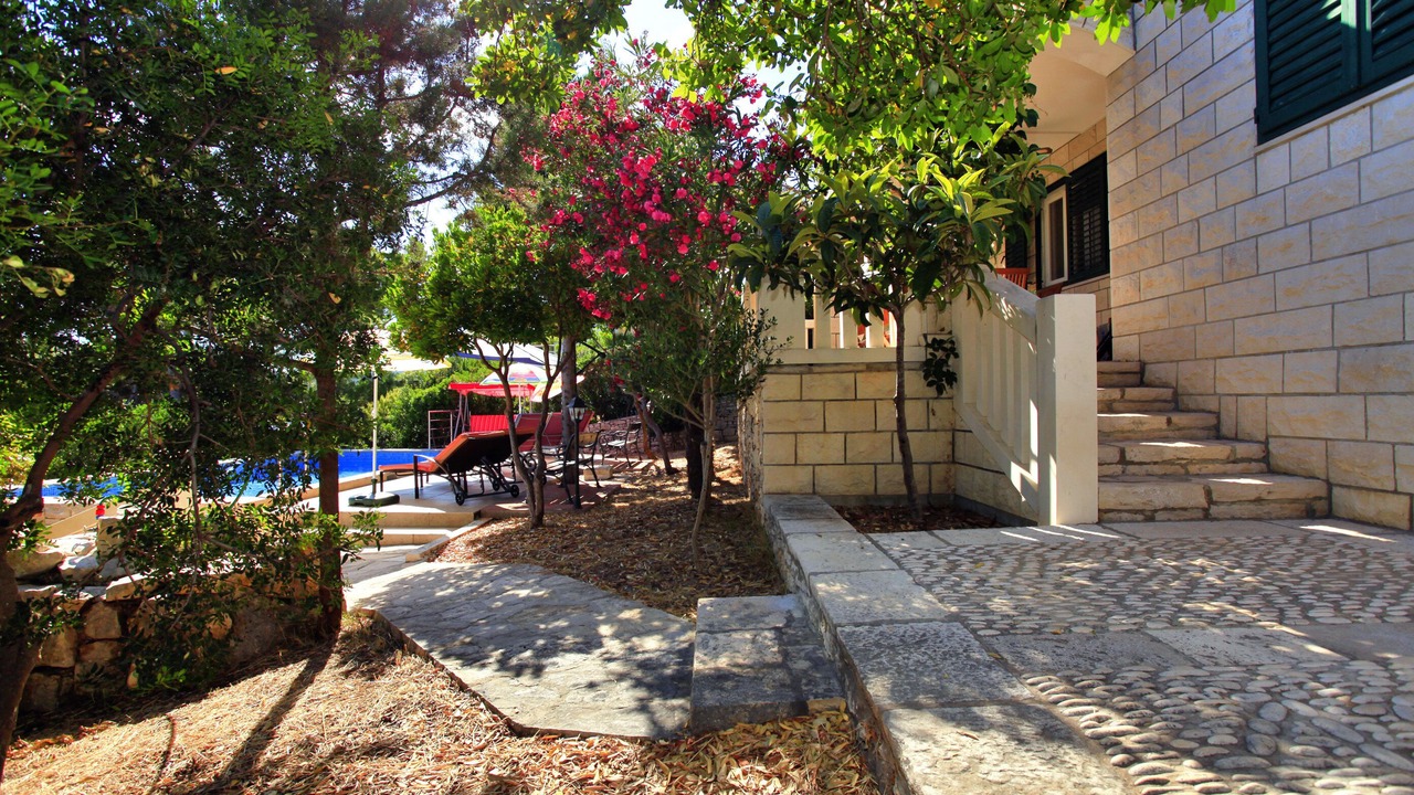 Photo of Outdoor in Potirna