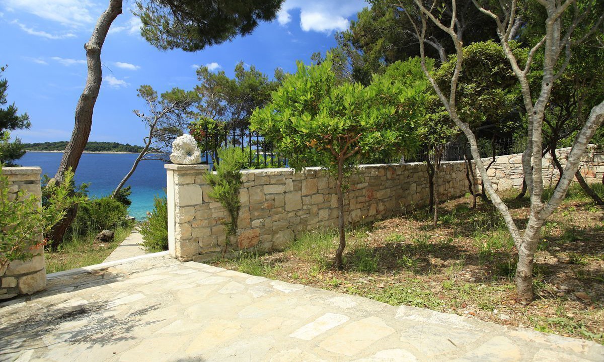 Photo of Outdoor in Potirna