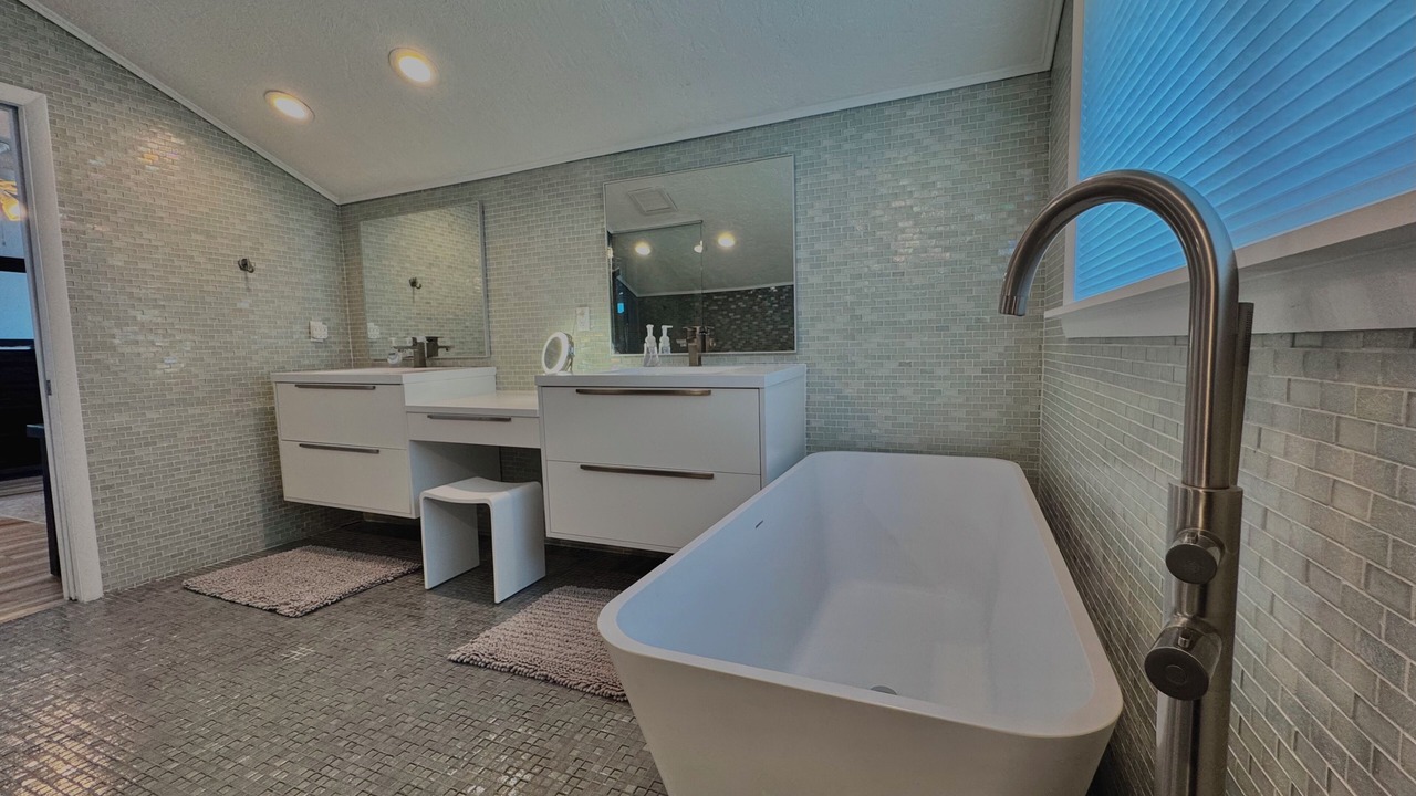 Photo of Bathroom in Boardwalk