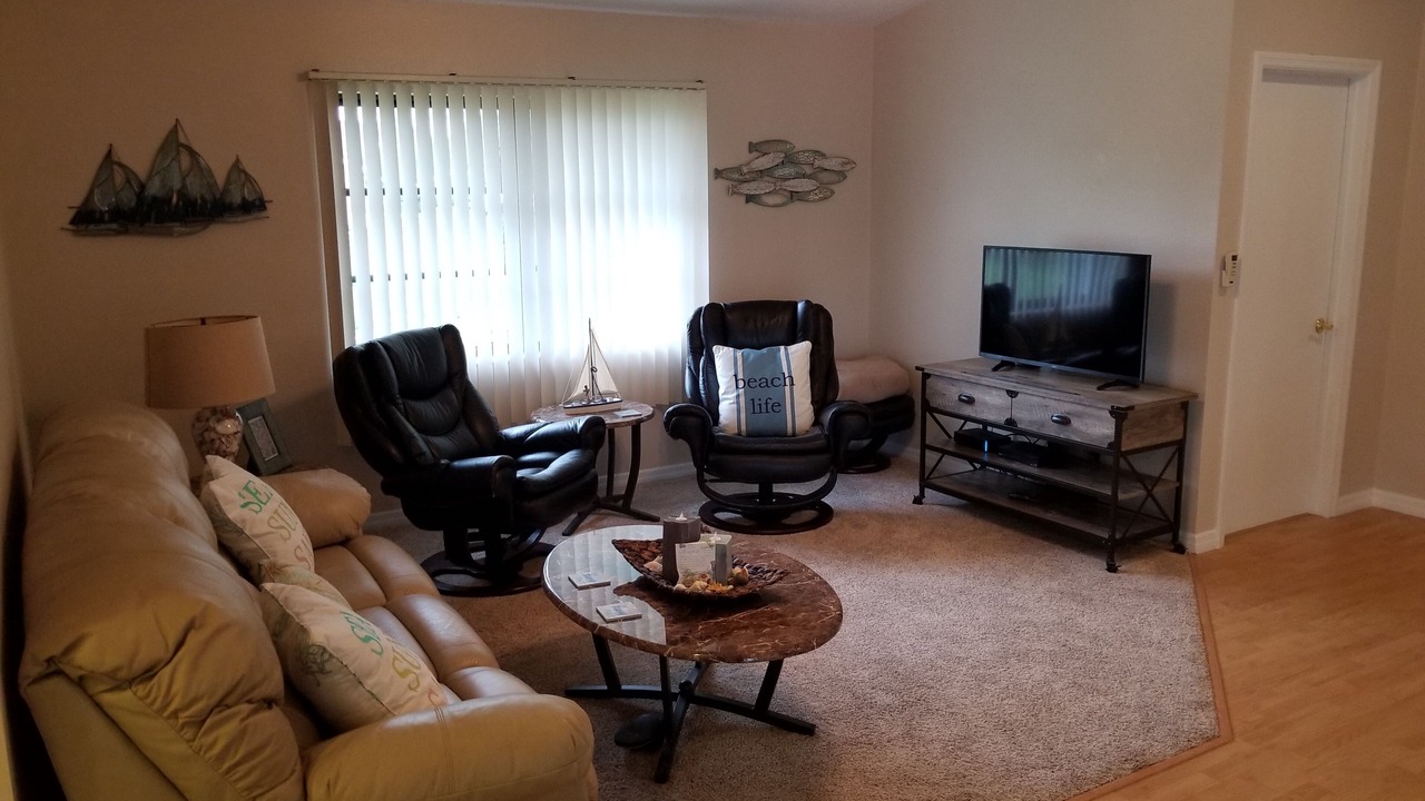 Photo of Livingroom in Englewood East