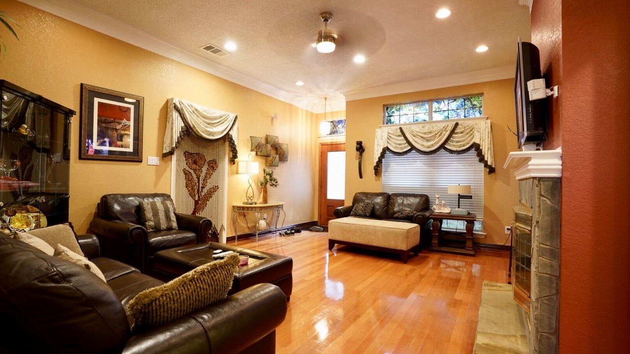 Photo of Livingroom in Haltom City