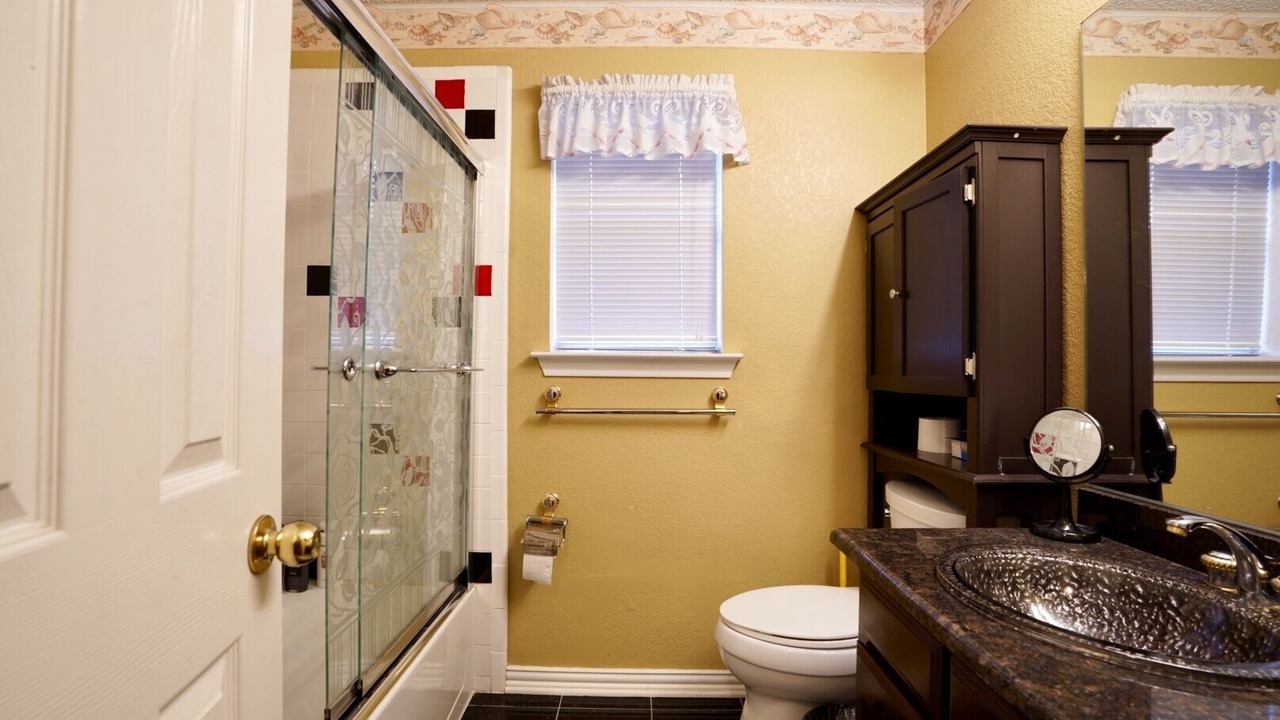 Photo of Bathroom in Haltom City