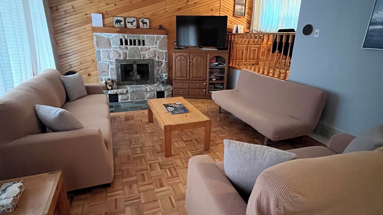 Photo of Livingroom in Lake of Bays