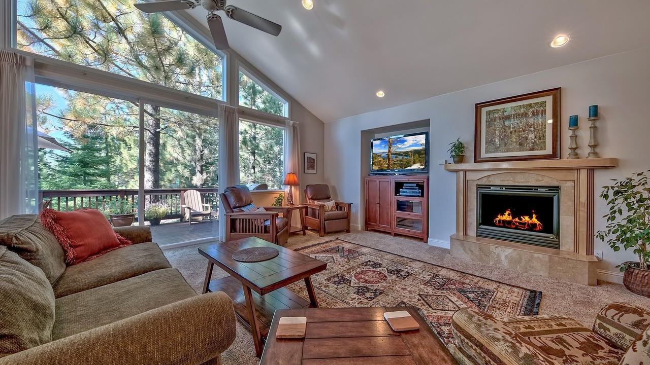 Photo of Livingroom in Pioneer Trail