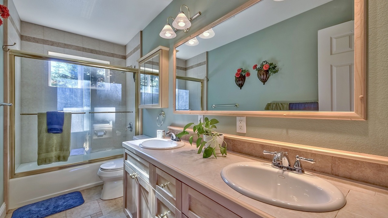 Photo of Bathroom in Pioneer Trail