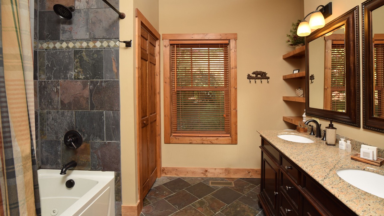 Photo of Bathroom in Apple Ridge