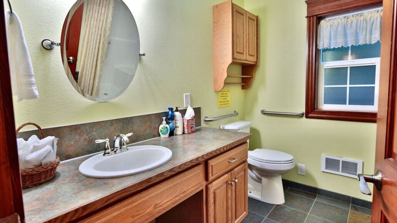 Photo of Bathroom in Beaver