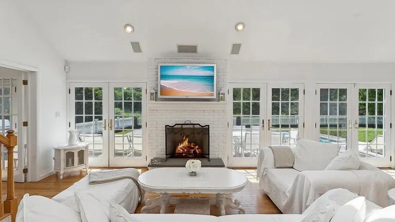 Photo of Livingroom in Northwest Harbor