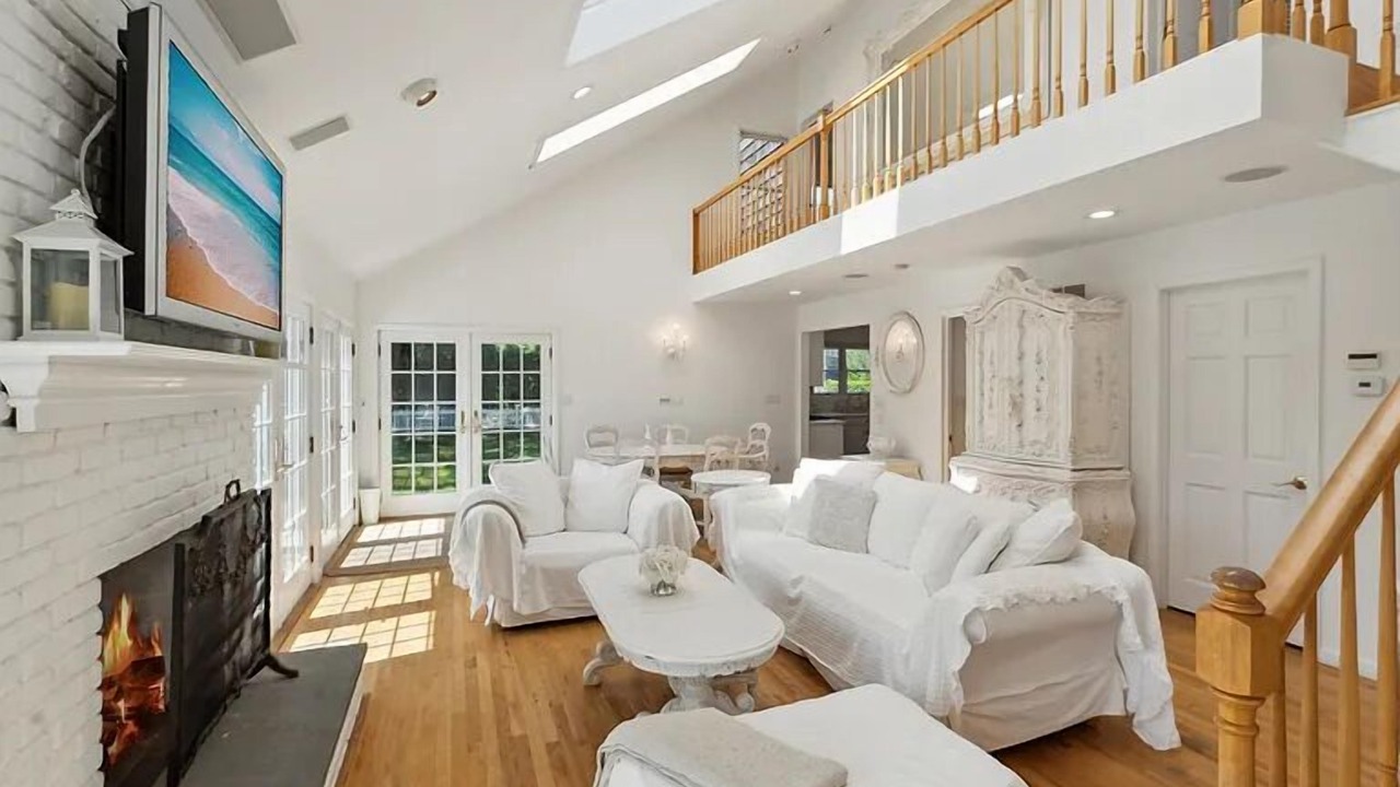 Photo of Livingroom in Northwest Harbor